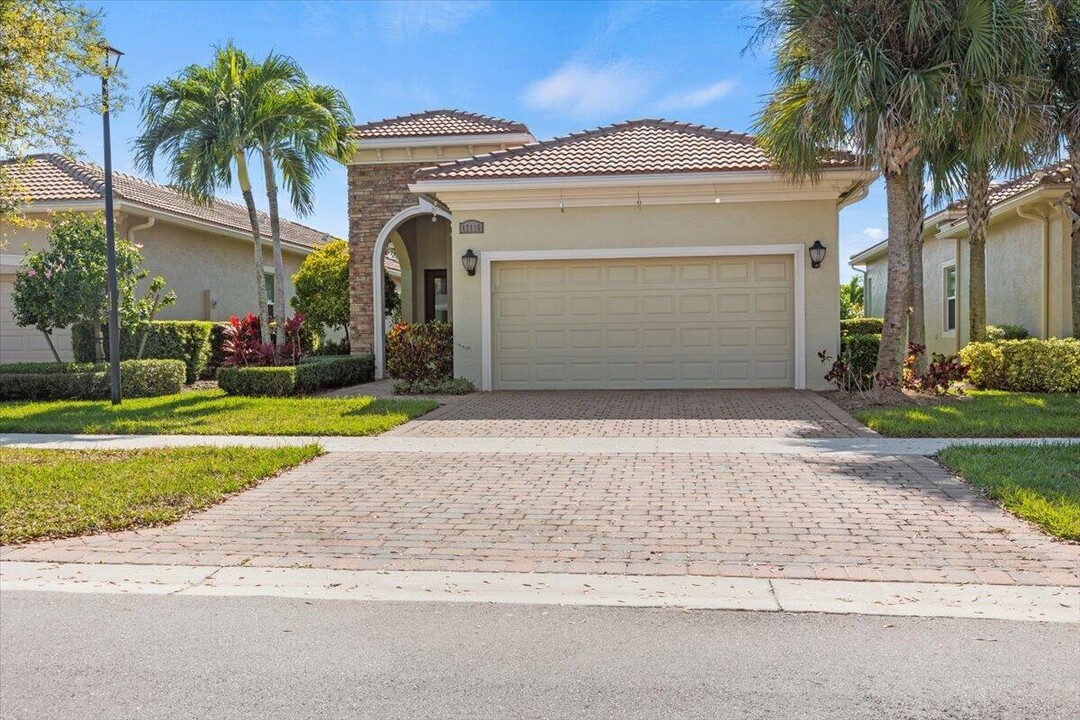 17115 SW Ambrose Way in Port St. Lucie, FL - Building Photo