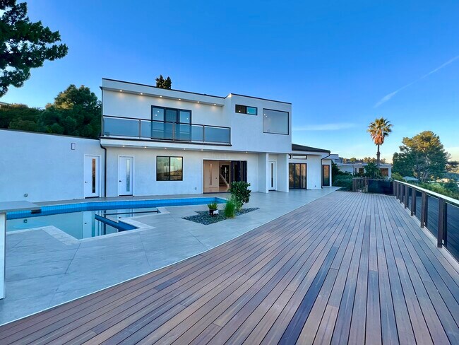 2260 Apollo Dr in Los Angeles, CA - Building Photo - Building Photo