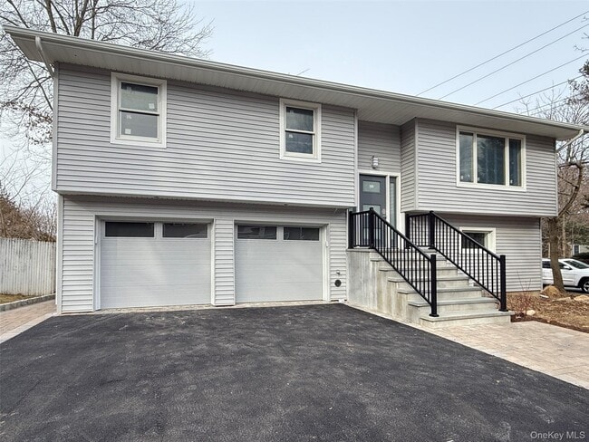 33 Gaines St in Huntington, NY - Building Photo - Building Photo