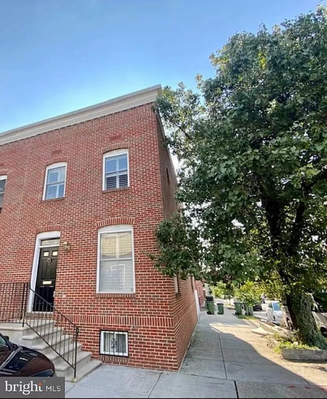 property at 1010 S Streeper St