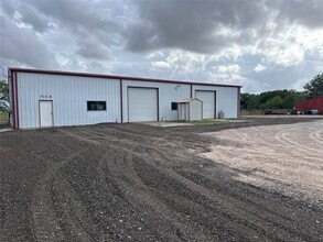 1204 Co Rd 408 in El Campo, TX - Building Photo - Building Photo
