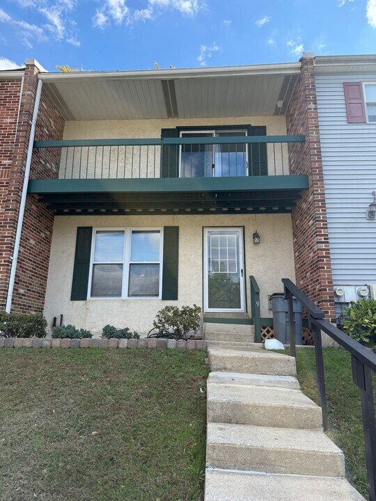 9 Colonial Way in Aston Township, PA - Building Photo