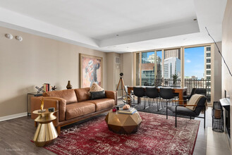 747 N Wabash Ave in Chicago, IL - Building Photo - Building Photo