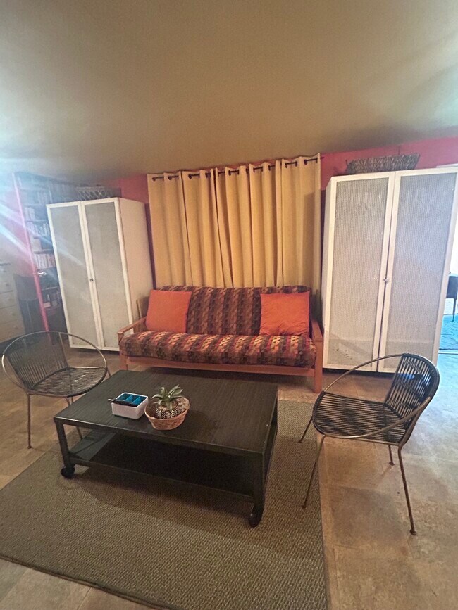 483 E Las Flores Dr in Altadena, CA - Building Photo - Building Photo