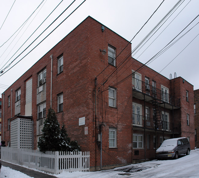 653 Grove St in Irvington, NJ - Foto de edificio - Building Photo