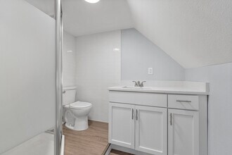 221 N Elizabeth St, Unit 4 in Wichita, KS - Foto de edificio - Building Photo