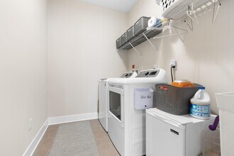 4 Aspen Dr in Cedar Grove, NJ - Building Photo - Building Photo