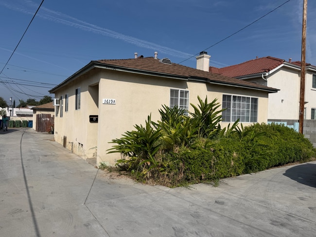 property at 1617-1619 S Atlantic Blvd