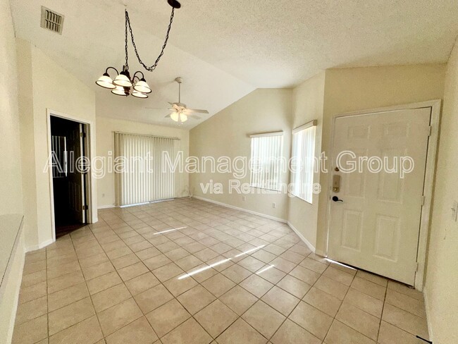 3201 Queen Palms Ct in Kissimmee, FL - Building Photo - Building Photo