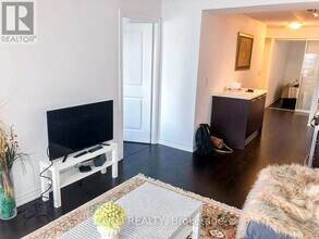 386 Yonge St in Toronto, ON - Building Photo - Building Photo