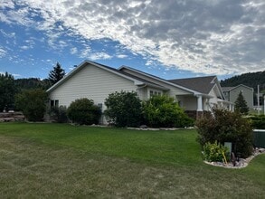 1910 Sunnysprings Dr in Rapid City, SD - Building Photo - Building Photo