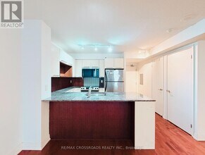 21 Carlton St. in Toronto, ON - Building Photo - Building Photo