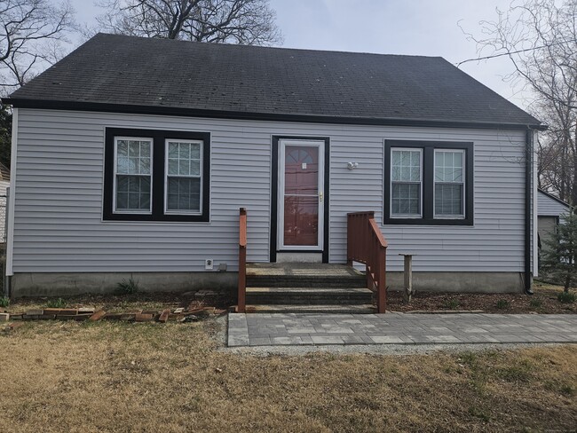 43 Old Windsor Rd in Bloomfield, CT - Foto de edificio - Building Photo