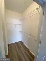 4854 Eisenhower Ave in Alexandria, VA - Building Photo