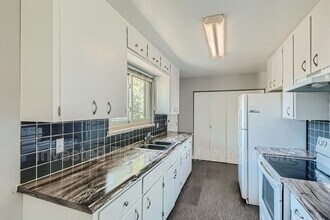 1060 S Decatur St in Denver, CO - Building Photo - Building Photo