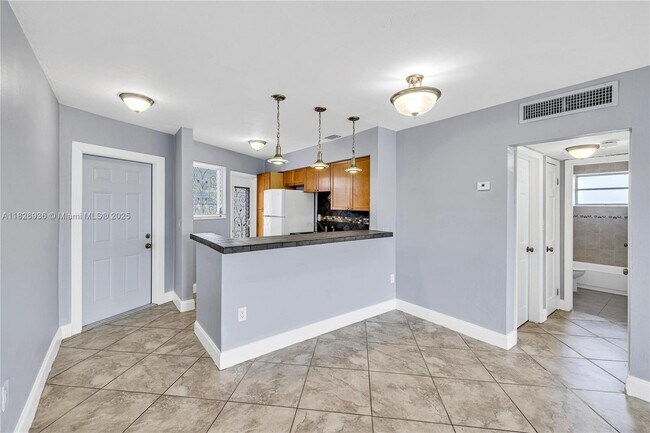 1715 NE Miami Gardens Dr in Miami, FL - Building Photo - Building Photo