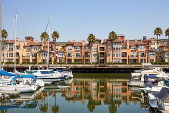 The Villas at Bair Island in Redwood City, CA - Building Photo - Building Photo