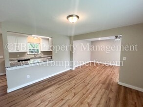 808 Loy Ln in Ennis, TX - Building Photo - Building Photo
