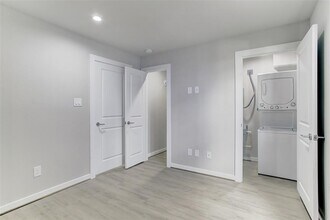 645 E 11th 1/2 St-Unit -3 in Houston, TX - Building Photo - Building Photo