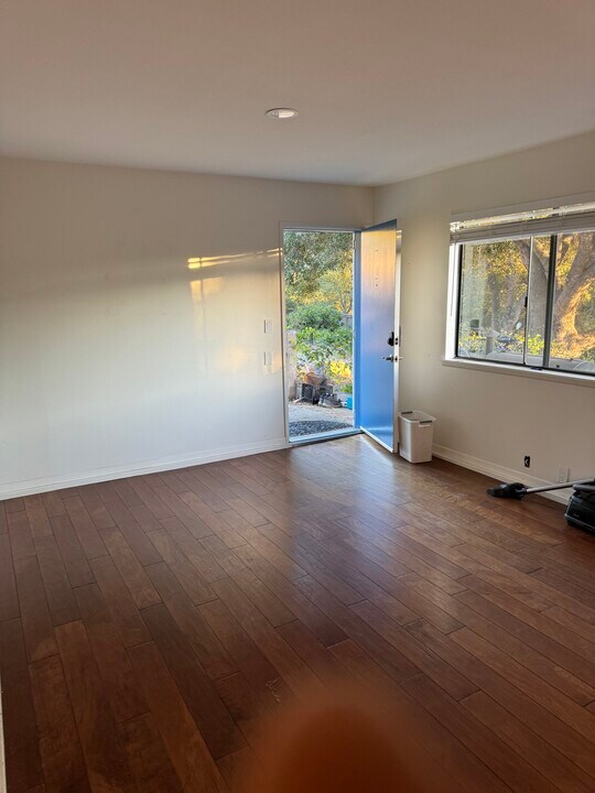 7240 Gobernador Canyon Rd in Carpinteria, CA - Building Photo