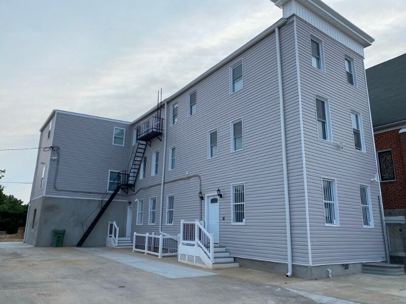 6 S Franklintown Rd in Baltimore, MD - Building Photo