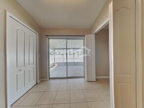 8115 Canterbury Lake Blvd in Tampa, FL - Building Photo - Building Photo