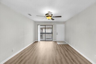 1900 Bay Area Blvd in Houston, TX - Building Photo - Building Photo