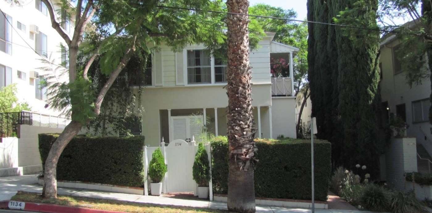 1134 Larrabee St in West Hollywood, CA - Building Photo