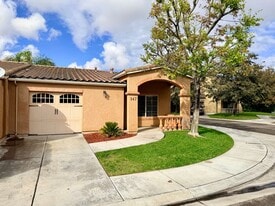 147 Apple Ln in Los Banos, CA - Building Photo