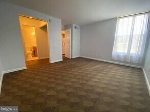 138 Duvall Ln-Unit -249-103 in Gaithersburg, MD - Building Photo - Building Photo