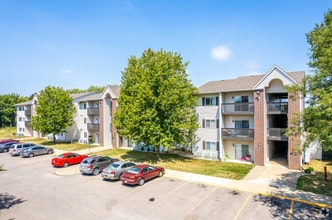 Pineview in Waterloo, IA - Building Photo - Building Photo