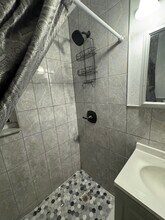 16340 NW 17th Ct in Opa Locka, FL - Foto de edificio - Building Photo