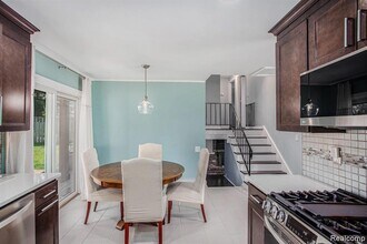 1035 Wyman Dr in Waterford Township, MI - Foto de edificio - Building Photo