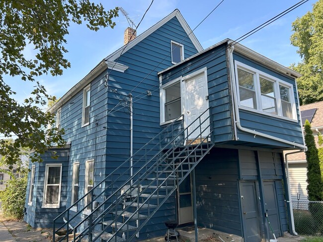 1371 W 85th St in Cleveland, OH - Building Photo - Building Photo