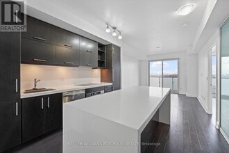 65 St Mary St in Toronto, ON - Building Photo - Building Photo