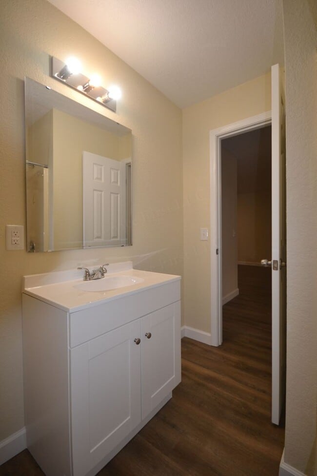 227 W South St in Bolivar, MO - Foto de edificio - Building Photo