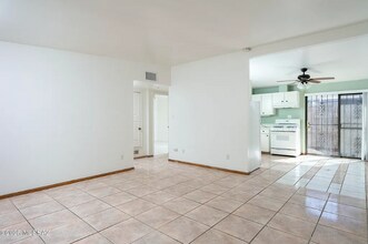 803 E Holaway Dr in Tucson, AZ - Building Photo - Building Photo