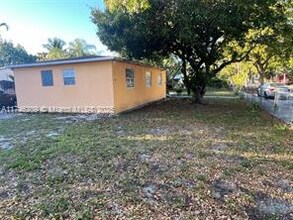 1605 NW 127th St in North Miami, FL - Building Photo - Building Photo