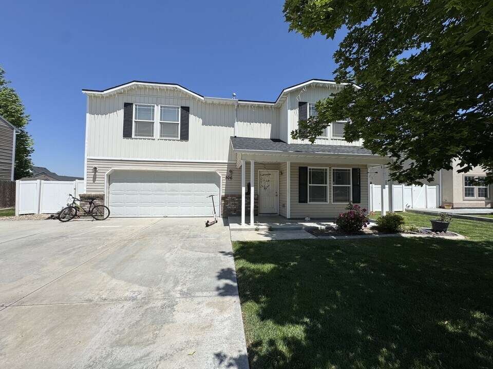 306 W Wood Owl Dr in Kuna, ID - Foto de edificio