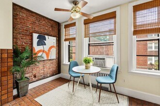 37 St Paul St in Brookline, MA - Building Photo - Building Photo