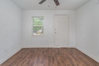 2833 Marburg St, Unit A in Dallas, TX - Building Photo - Building Photo