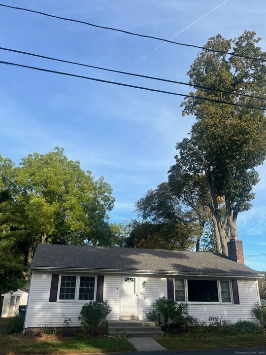 38 Cherry Ln in Durham, CT - Building Photo