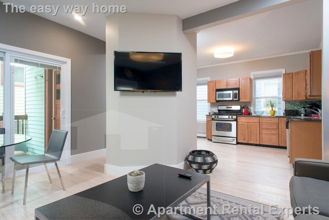 184 Green St, Unit 2 in Cambridge, MA - Building Photo