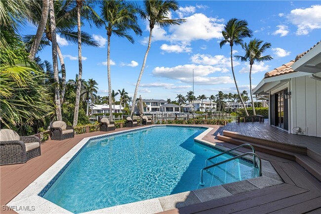 989 Admiralty Parade in Naples, FL - Building Photo - Building Photo