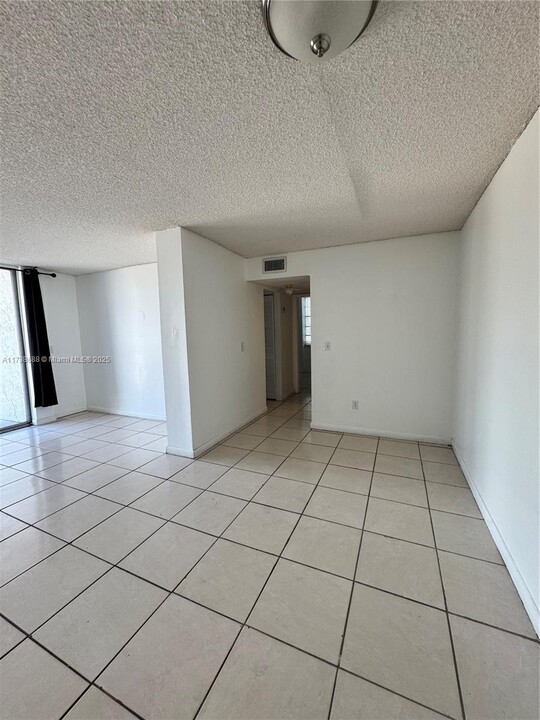 12105 NE 6th Ave in North Miami, FL - Building Photo