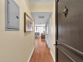2901 S Bayshore Dr in Miami, FL - Building Photo - Building Photo