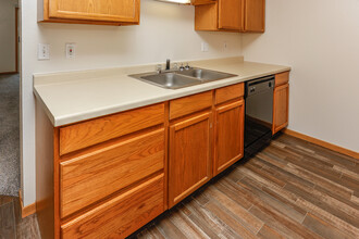 Wheatland Place Apartments in Fargo, ND - Foto de edificio - Interior Photo