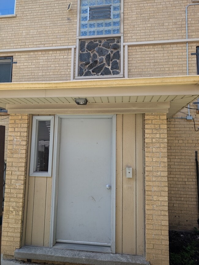 1047 E 80th St in Chicago, IL - Building Photo - Building Photo