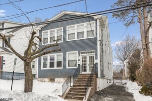 17 Boyden Pkwy in Maplewood, NJ - Building Photo