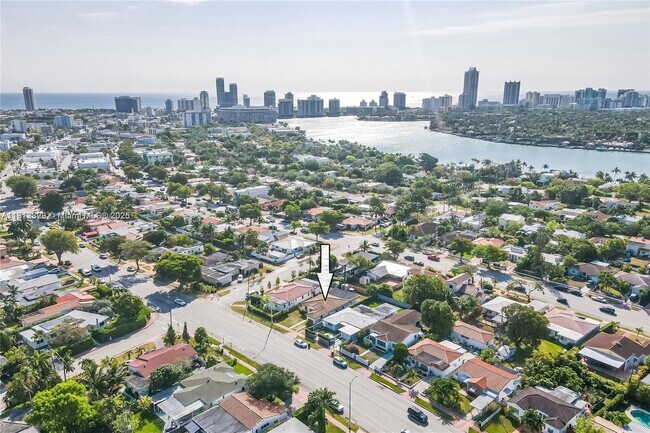 1510 Normandy Dr in Miami Beach, FL - Foto de edificio - Building Photo